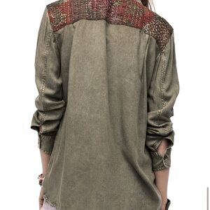 UO STARING AT STARS embroidered buttondown